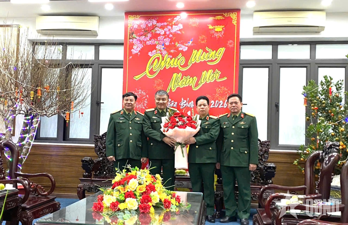 Thượng tướng Nguyễn Văn Hiền chúc Tết Bộ CHQS tỉnh Tuyên Quang